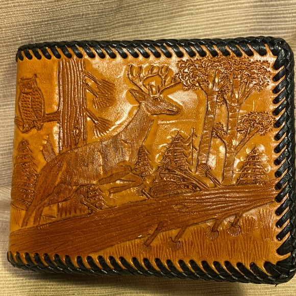Handmade leather wallet w/hunting scene deer owl